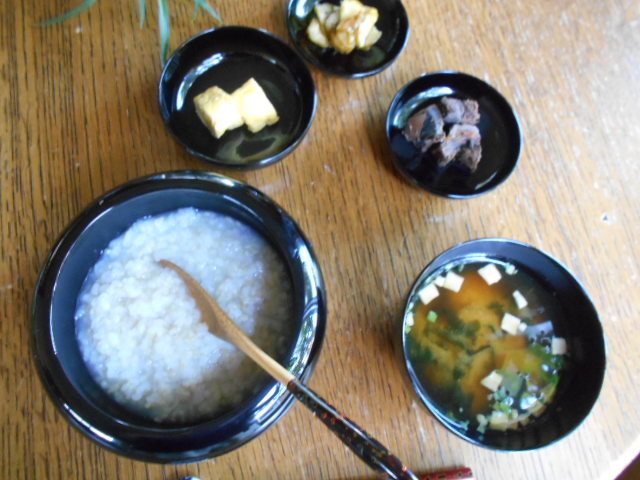 応量器 四つ椀 入子鉢 （様々な料理が盛り付けられる、5つ組み